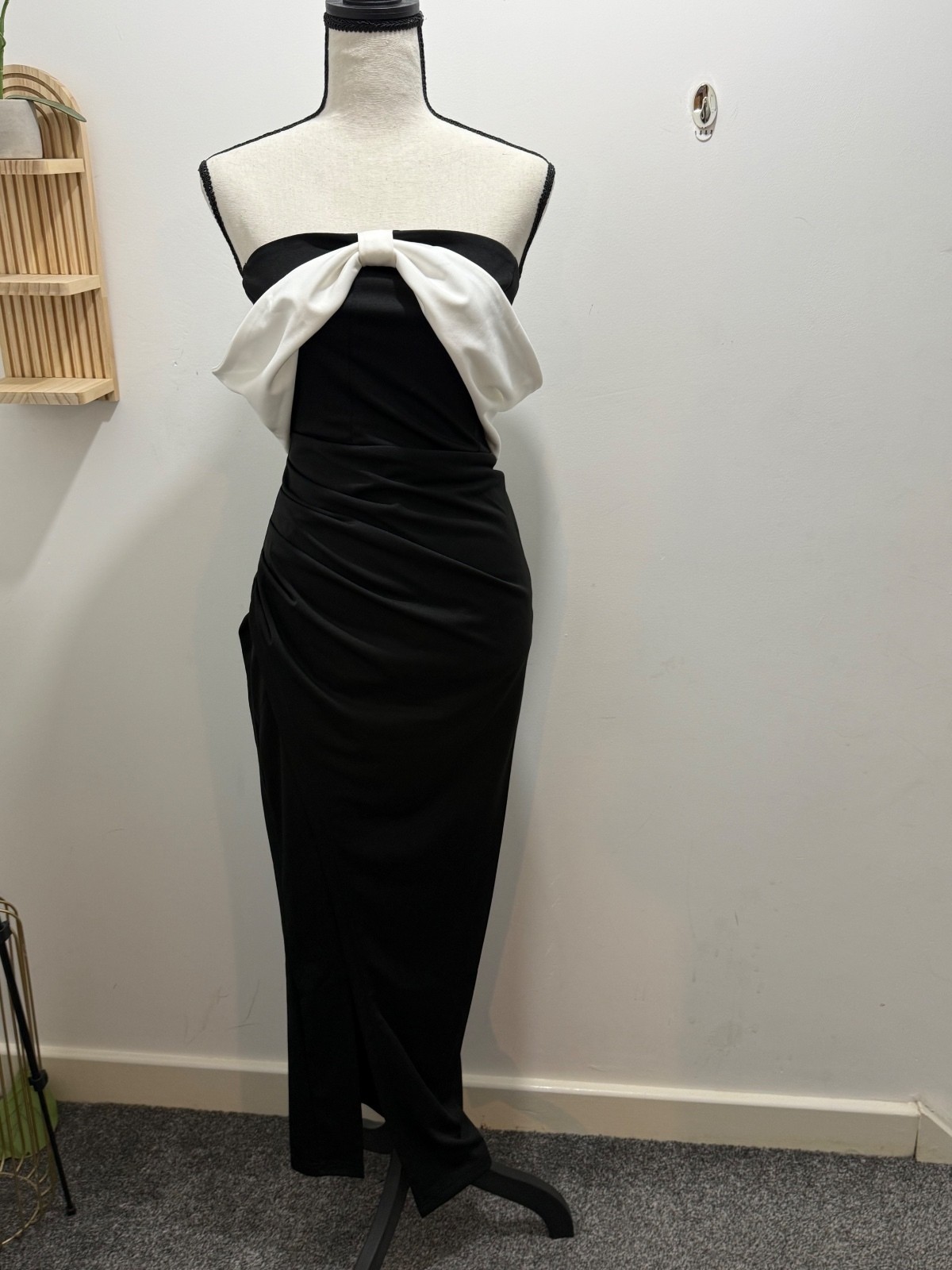 Elegant Black and White Strapless Evening Dress with Draped Bow Detail