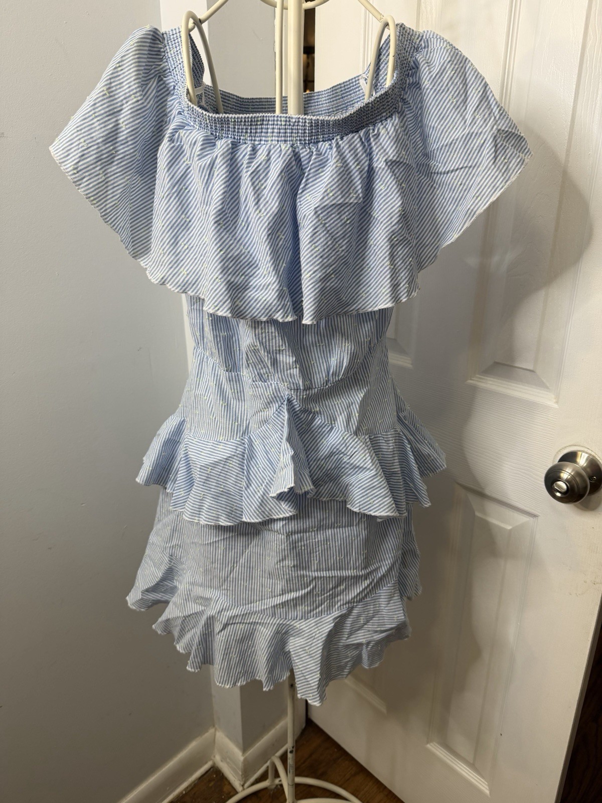 Love J NWT Off The Shoulder Tiered Dress M Cruise SEERSUCKER Gypsy Fairycore 197