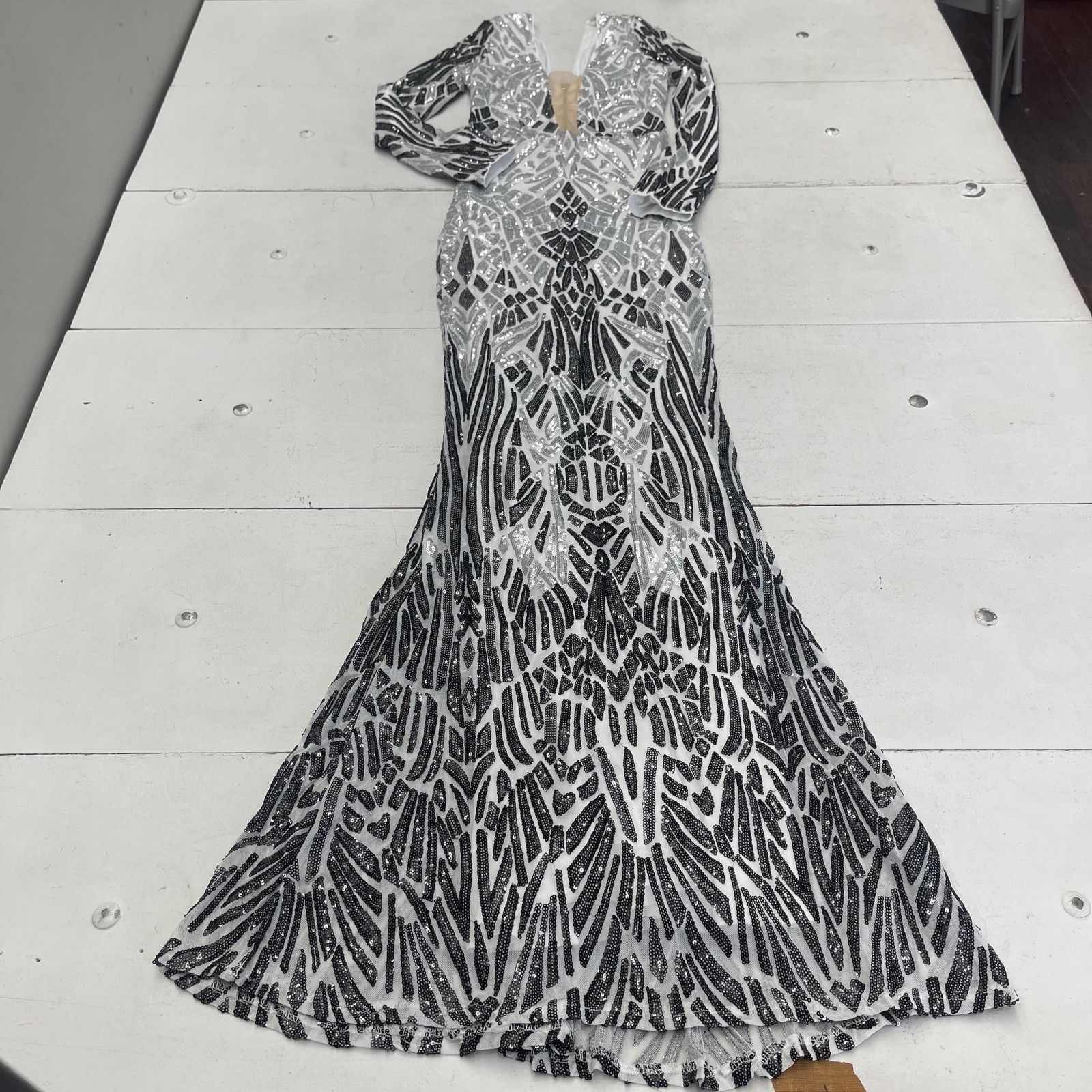 Love & Lemonade Dress Womens Small Silver Black Sequin Long Sleeve Maxi Gown