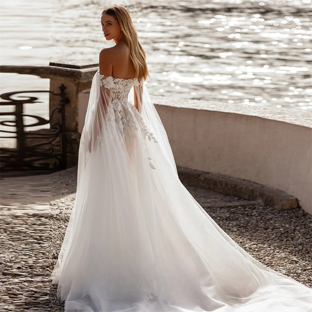 Sexy Lace Appliqued A-Line Tulle Wedding Dresses Open Back Strapless Pleat Gowns