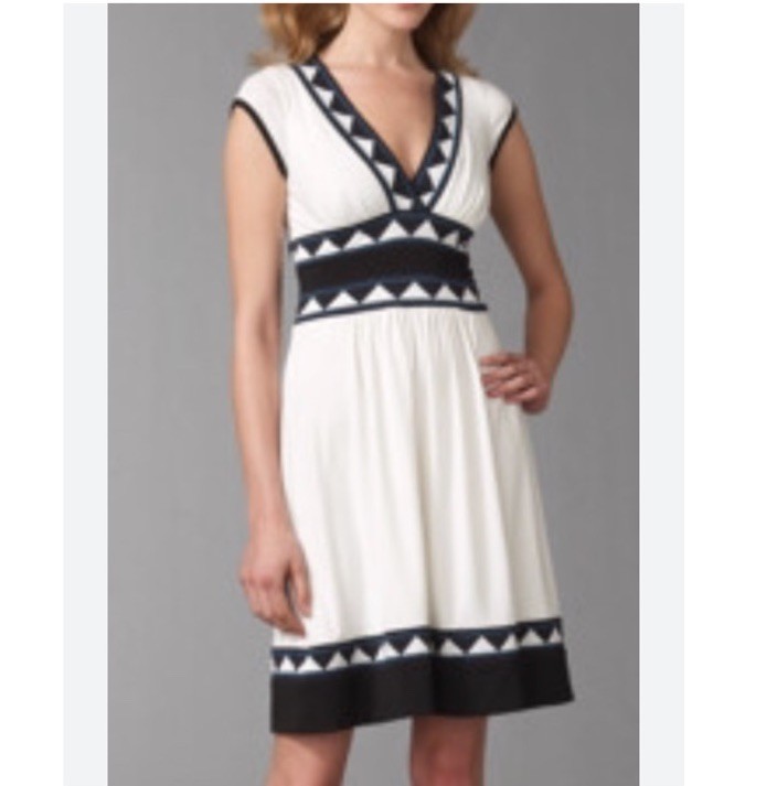 NWOT BCBGMAXAZRIA Black/Ivory Geometric Print Matte Jersey Knit Dress. Size Med.