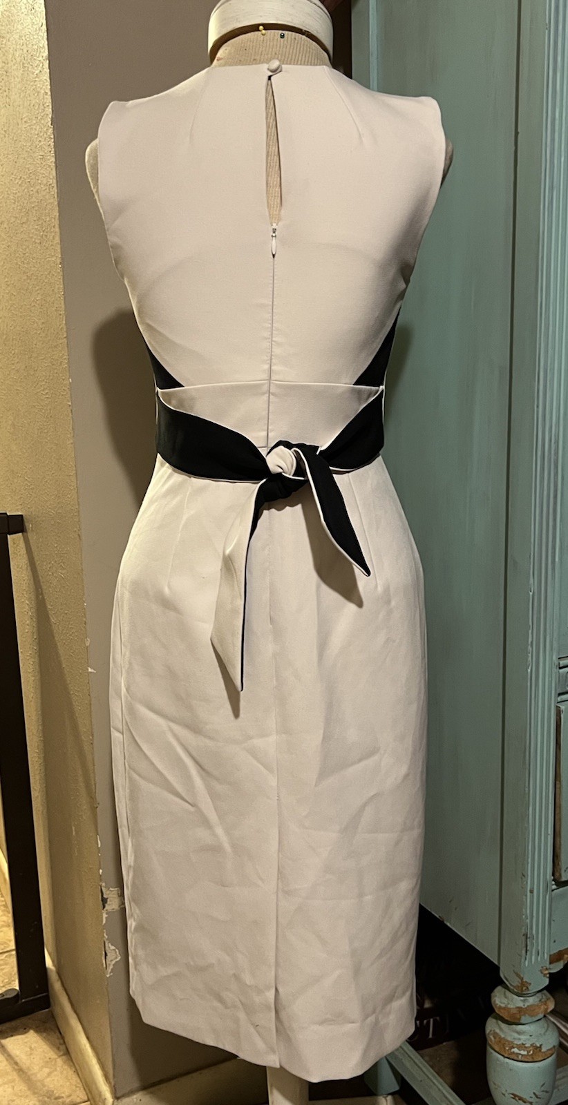 Milly Elegant Tailored Flattering White & Black Sheath Pencil Skirt Dress Size 2
