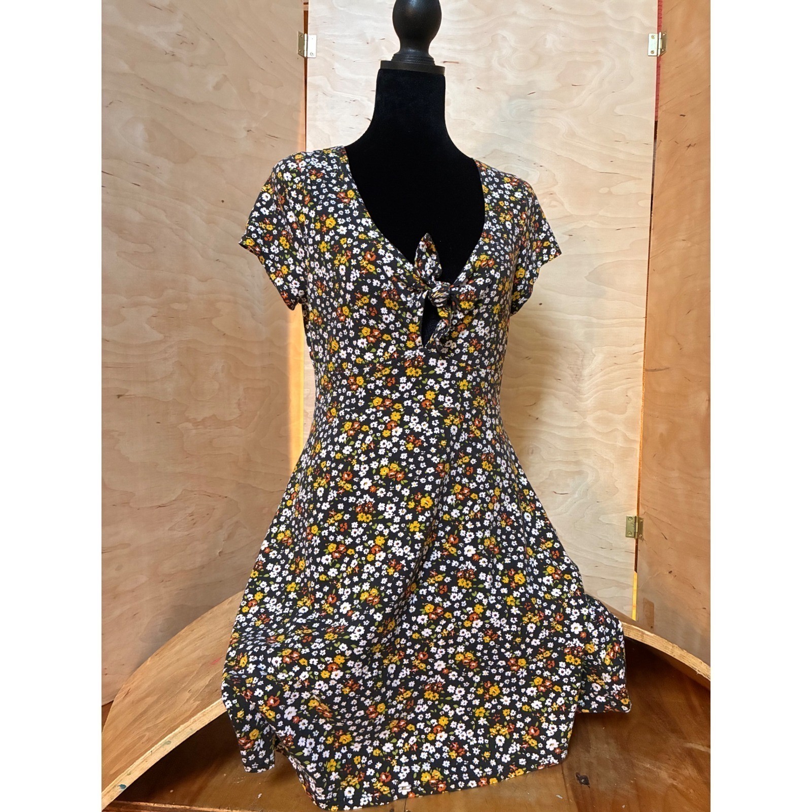 Forever 21 Floral Skater Dress Womens Large Black Yellow Excellent Tie Front