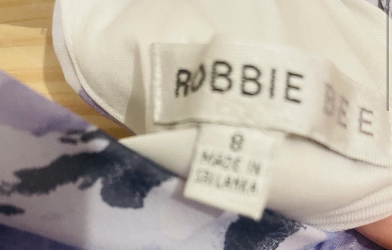 Bonito Vestido Floral Marca Robbie Bee En Color Blanco Y Purple Hecho Para Ti