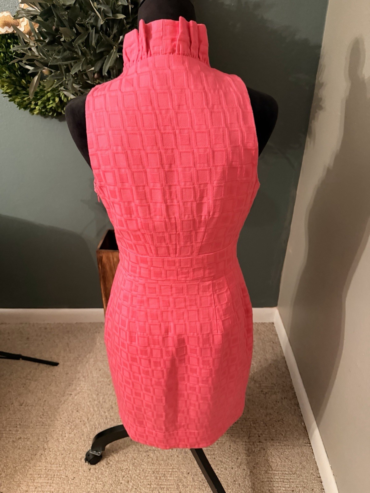 Taylor Pink Halter Sleeveless Textured Sheath Knee Dress 6 Ruffle Zip