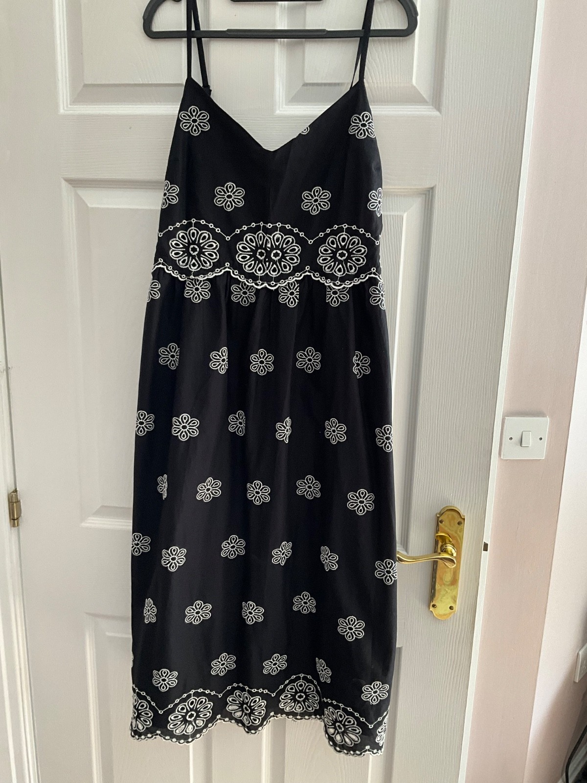 Black/white scalloped edge dress from F&F size 16 worn once very pretty