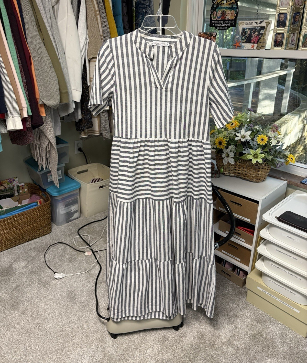 Lungo L’Arno Women’s M Gray White Striped V-Neck Short Sleeve Tiered Midi
