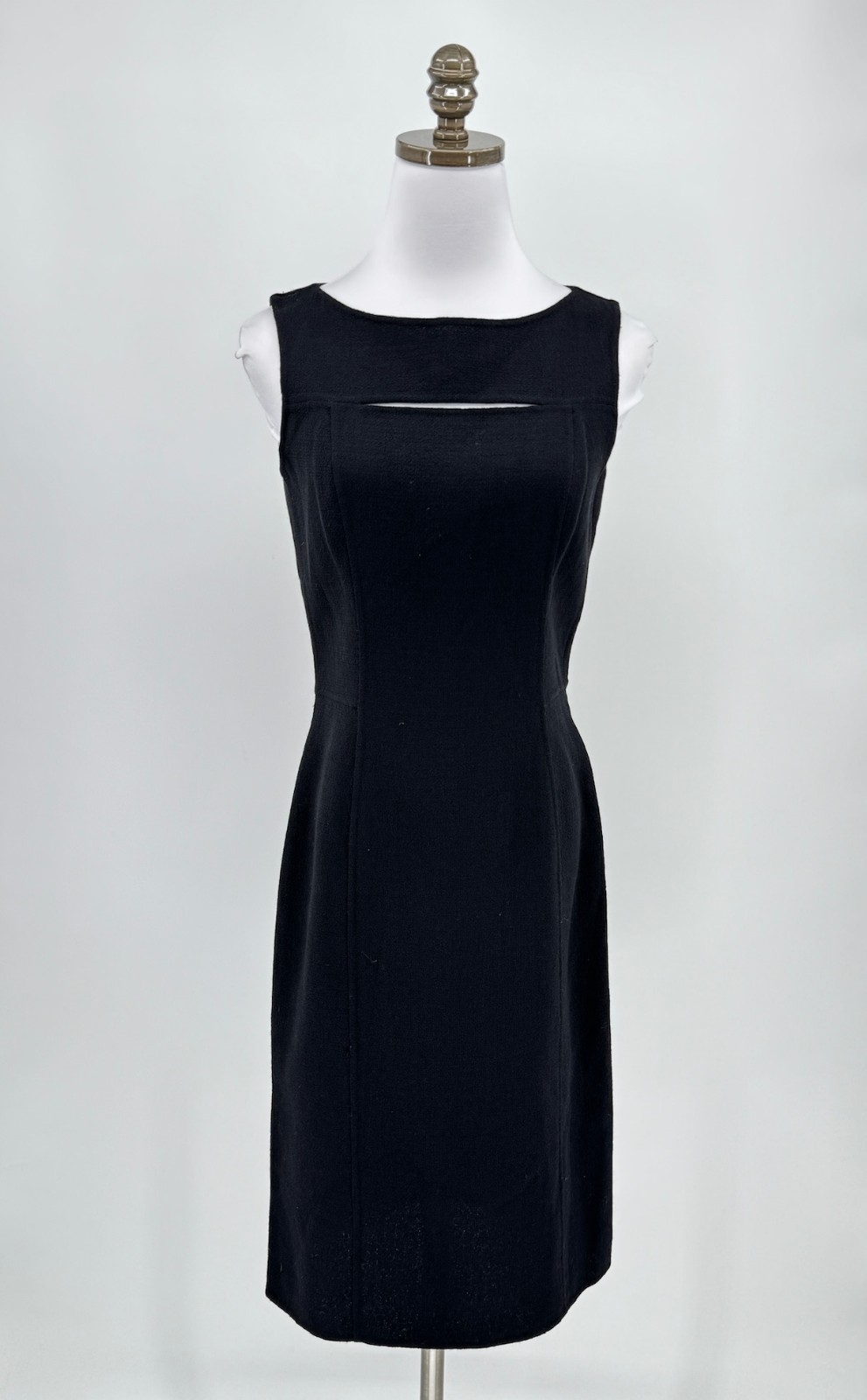Carmen Marc Valvo Black Cut Out Neck Classic Sleeveless Sheath Dress