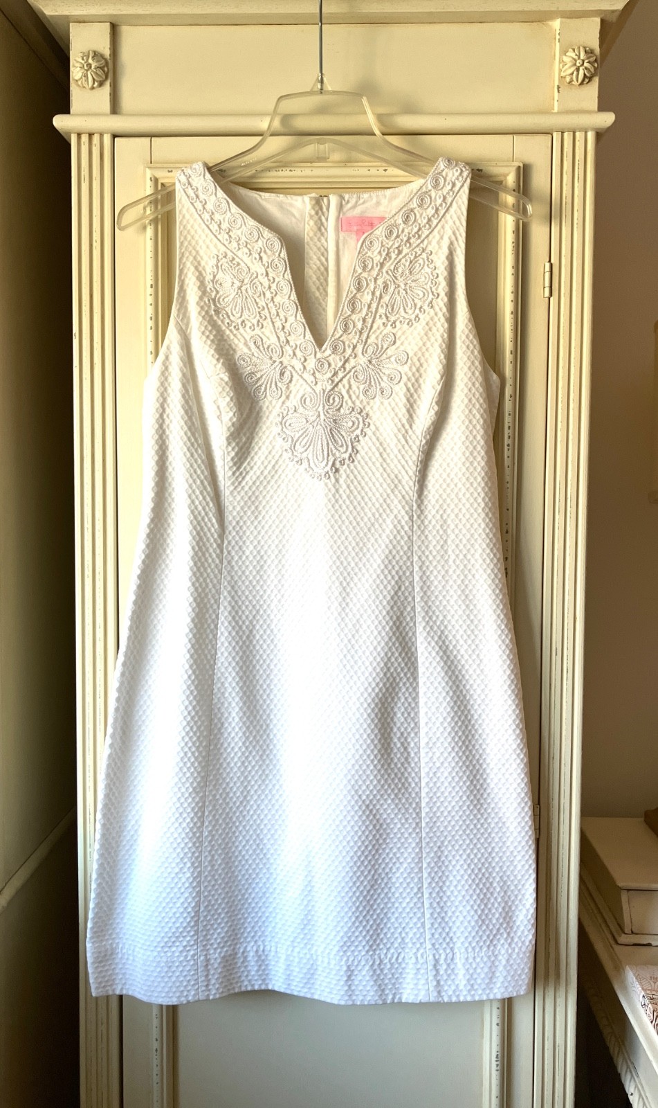 Lilly Pulitzer White Cotton Pique Shift Dress Embroidered Neck Sz2 Very Good Con