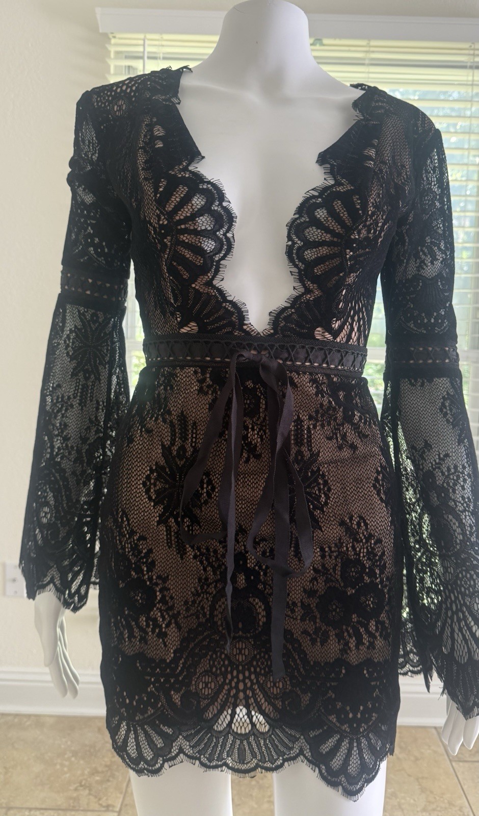 Lovers + Friends Black/Nude Sugar Baby Velvet Lace Mini Dress SizeXXS