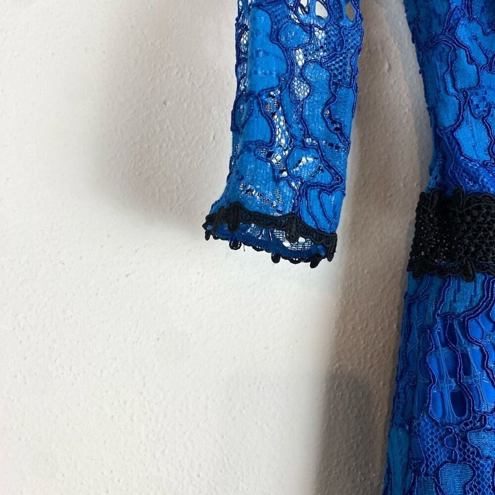ALEXIS Marlowe Cold Shoulder Lace Midi Dress Blue Small EUC K334