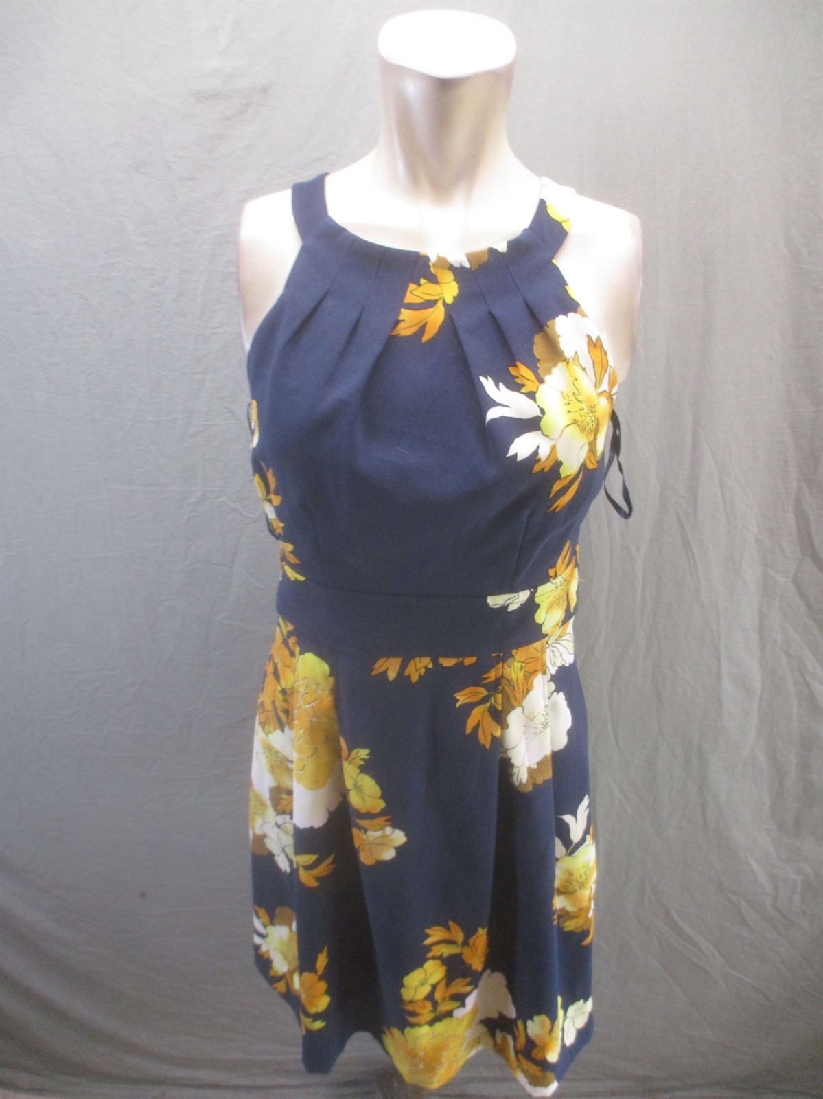 DB Established 1962 Size 8 Womens Floral Halter Neck Short Pleated Dress 857